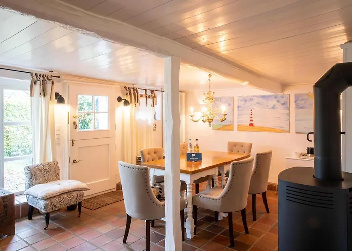 Semesterbostad Strandgut Oevenum